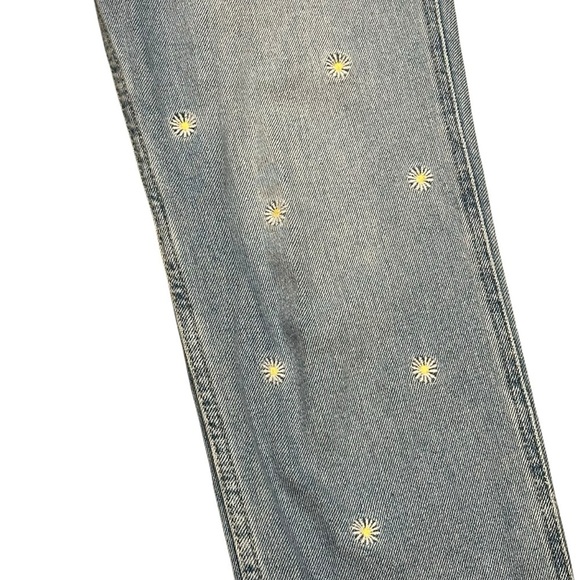 Hollister | 90’s Light Blue Jeans w/ Flower Ultra High rise Mom Jean 24 (27L) - Picture 2 of 7